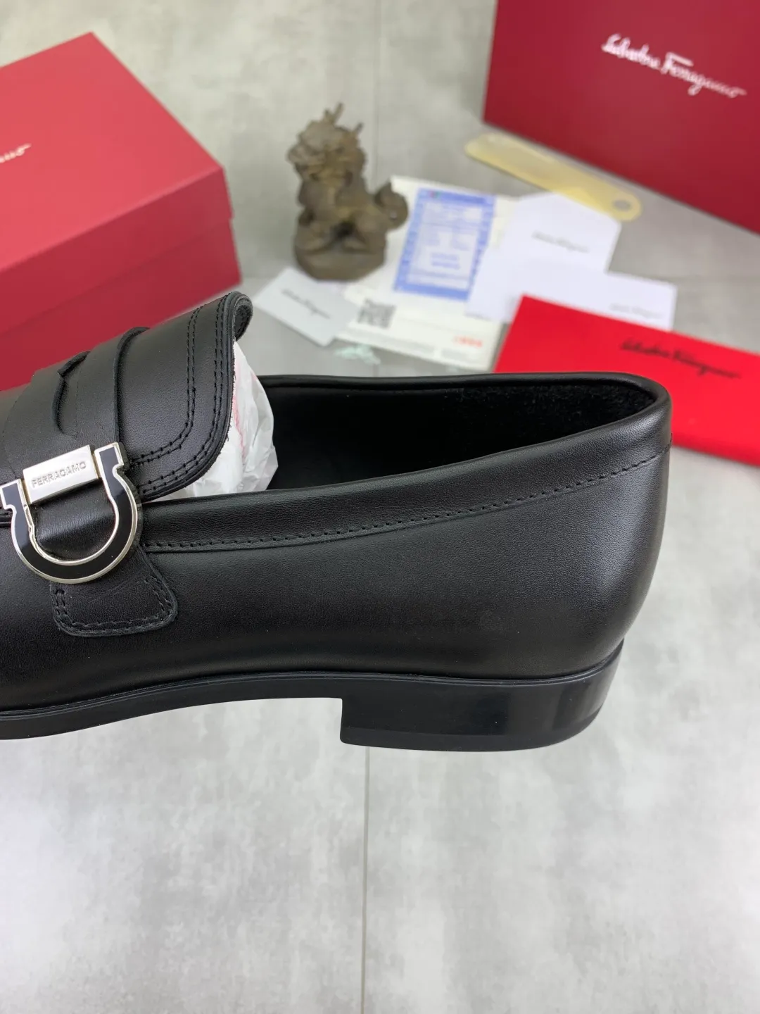 Men's men's shoes 💰P600💰[New model] High quality water-dyed cowhide 🆘[Salvatore Ferragamo] Ferragamo's latest casual business leather shoes for men! Listed simultaneously! The fabric is made of specially imported original calfskin, and the interior is made of imported water-dyed cowhide. It is absolutely luxurious and leads the fashion trend. Matching code: 38-44 (45 and 46 can be customized) 5️⃣ colors available